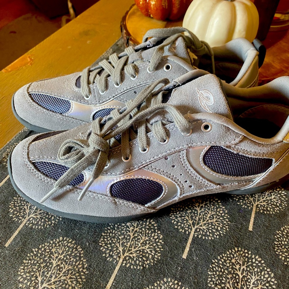 Brand new Easy Spirit tennis shoes